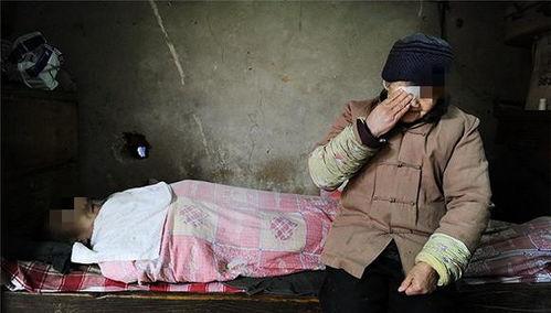 平遥网红照顾老人照片,用镜头记录孝老爱亲的感人瞬间