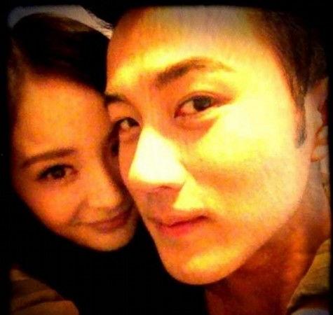 明星相吻照,深情吻照曝光，浪漫氛围感染众人