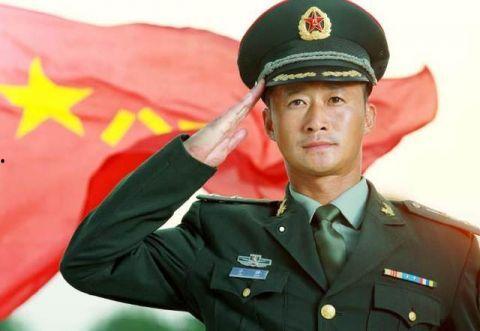 明星与军人对比,对比中的时代风采