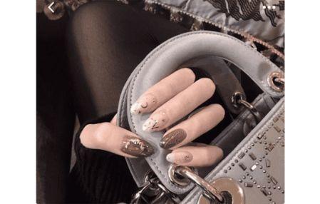 网红款秋冬美甲图片,网红款色彩搭配指南